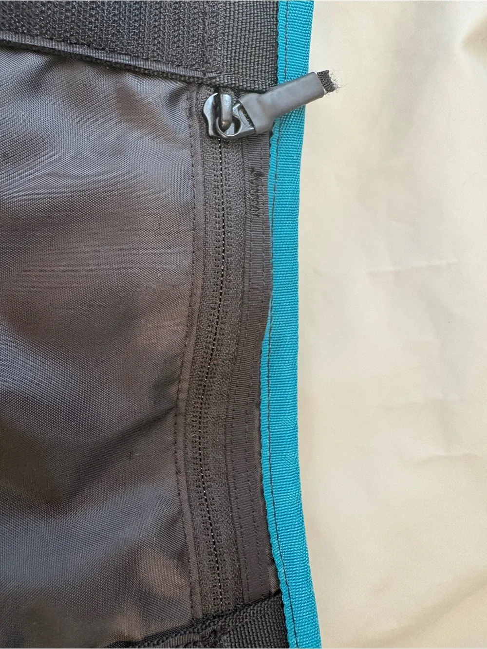 Like NEW- Timbuk2 Teal and White Geometric Messenger Bag